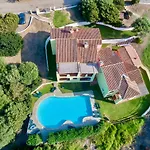 Aparthotel With Air Conditioning And Shared Pool, Just A Few Minutes From La Pelosa 3*