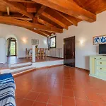 With Air Conditioning And Shared Pool, Just A Few Minutes From La Pelosa Aparthotel