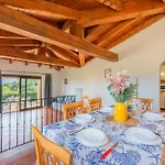 Aparthotel With Air Conditioning And Shared Pool, Just A Few Minutes From La Pelosa