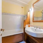 With Air Conditioning And Shared Pool, Just A Few Minutes From La Pelosa Ξενοδοχείο με διαμερίσματα