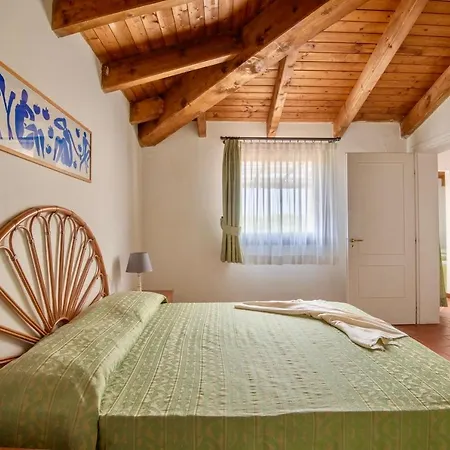 With Air Conditioning And Shared Pool, Just A Few Minutes From La Pelosa Aparthotel Punta de su Torrione