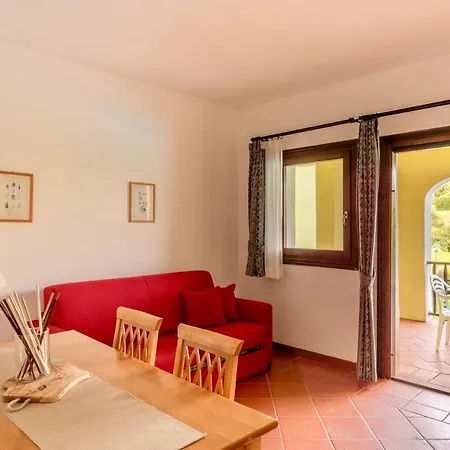 With Air Conditioning And Shared Pool, Just A Few Minutes From La Pelosa Aparthotel Punta de su Torrione