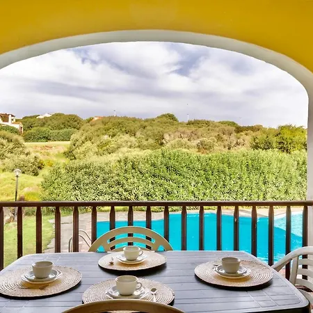With Air Conditioning And Shared Pool, Just A Few Minutes From La Pelosa Hotel apartamentowy