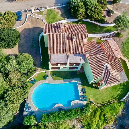 Appart hôtel With Air Conditioning And Shared Pool, Just A Few Minutes From La Pelosa 3*