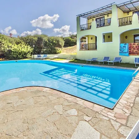 With Air Conditioning And Shared Pool, Just A Few Minutes From La Pelosa Apartmanhotel Punta de su Torrione