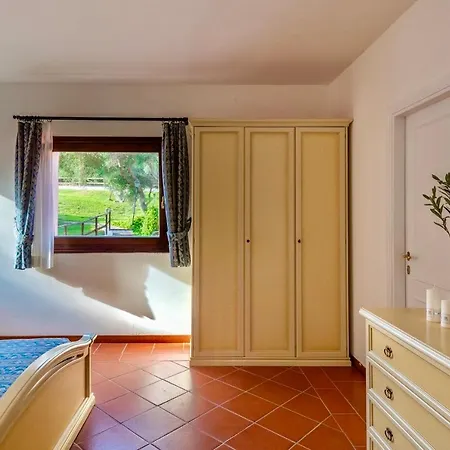 With Air Conditioning And Shared Pool, Just A Few Minutes From La Pelosa Punta de su Torrione