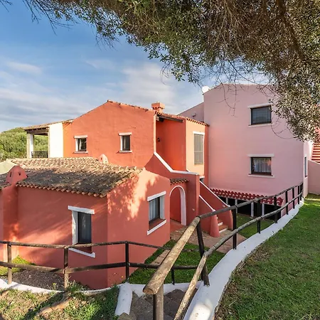 With Air Conditioning And Shared Pool, Just A Few Minutes From La Pelosa Ξενοδοχείο με διαμερίσματα
