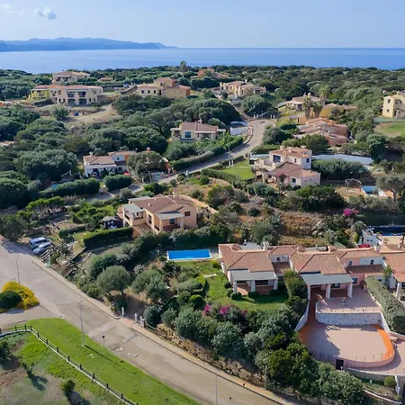 With Air Conditioning And Shared Pool, Just A Few Minutes From La Pelosa Ξενοδοχείο με διαμερίσματα