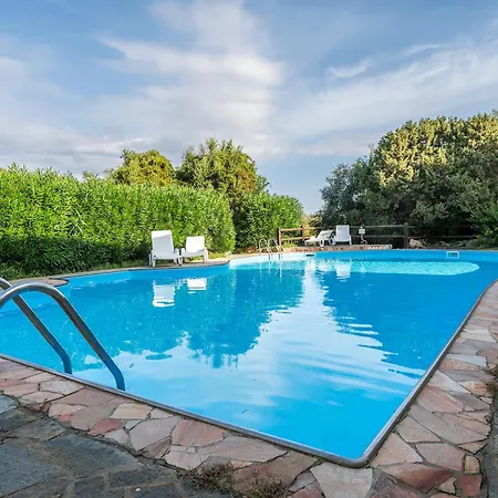 With Air Conditioning And Shared Pool, Just A Few Minutes From La Pelosa 3*