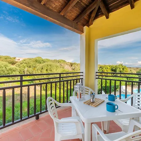 With Air Conditioning And Shared Pool, Just A Few Minutes From La Pelosa Ξενοδοχείο με διαμερίσματα 3*