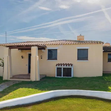 Ξενοδοχείο με διαμερίσματα With Air Conditioning And Shared Pool, Just A Few Minutes From La Pelosa Punta de su Torrione