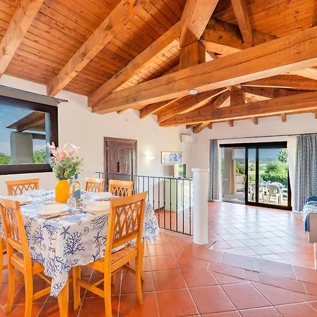 With Air Conditioning And Shared Pool, Just A Few Minutes From La Pelosa 3*