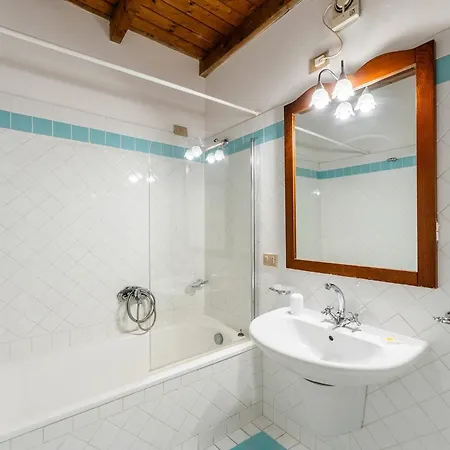 With Air Conditioning And Shared Pool, Just A Few Minutes From La Pelosa Hotel apartamentowy 3*