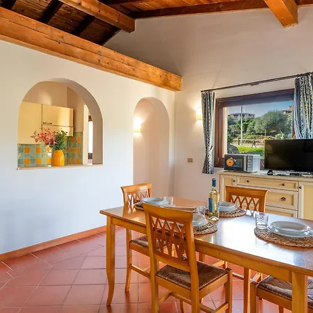 With Air Conditioning And Shared Pool, Just A Few Minutes From La Pelosa 3* Punta de su Torrione