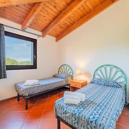 With Air Conditioning And Shared Pool, Just A Few Minutes From La Pelosa Punta de su Torrione