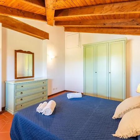 Hotel apartamentowy With Air Conditioning And Shared Pool, Just A Few Minutes From La Pelosa 3*