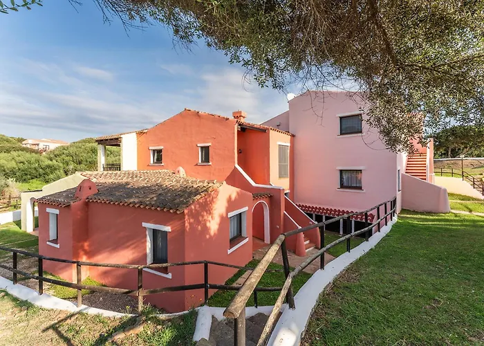 With Air Conditioning And Shared Pool, Just A Few Minutes From La Pelosa Aparthotel