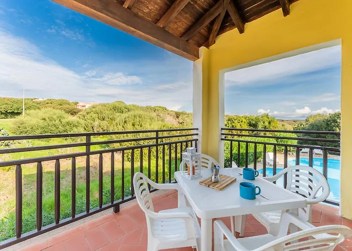 With Air Conditioning And Shared Pool, Just A Few Minutes From La Pelosa Aparthotel 3*